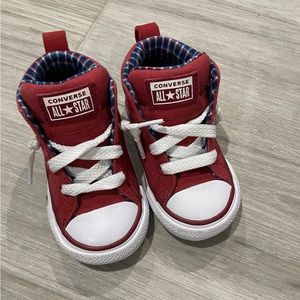 Converse Kids Chuck Taylor worn once. Great Condition.